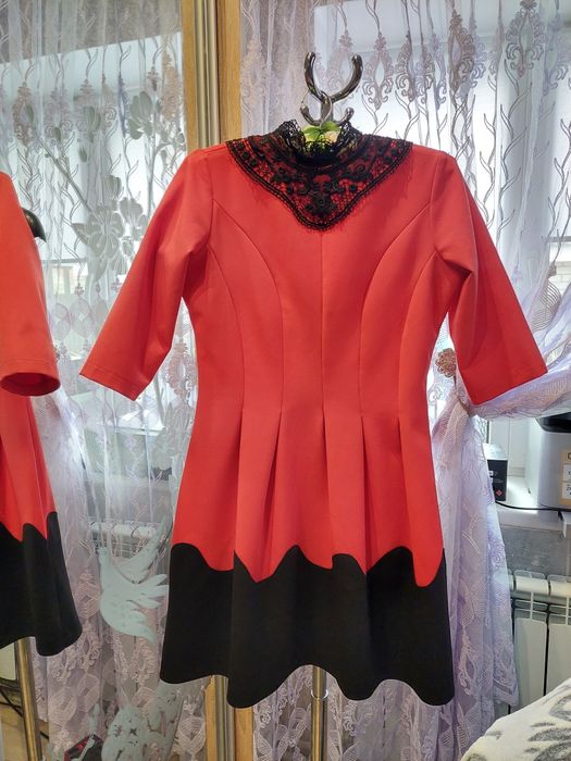 Сукні, плаття. Нові та б/у