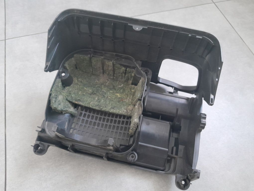 Odkurzacz Miele C3-S8 obudowa silnika z tyłem