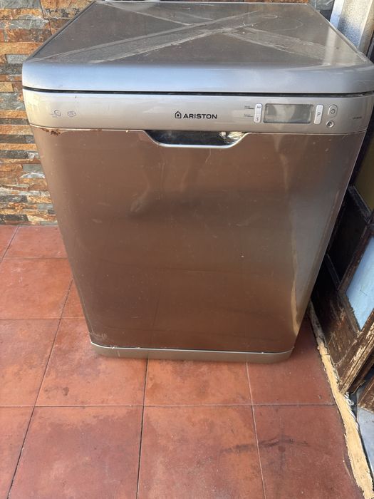 Maquina de lavar avariada, precisa de motor novo