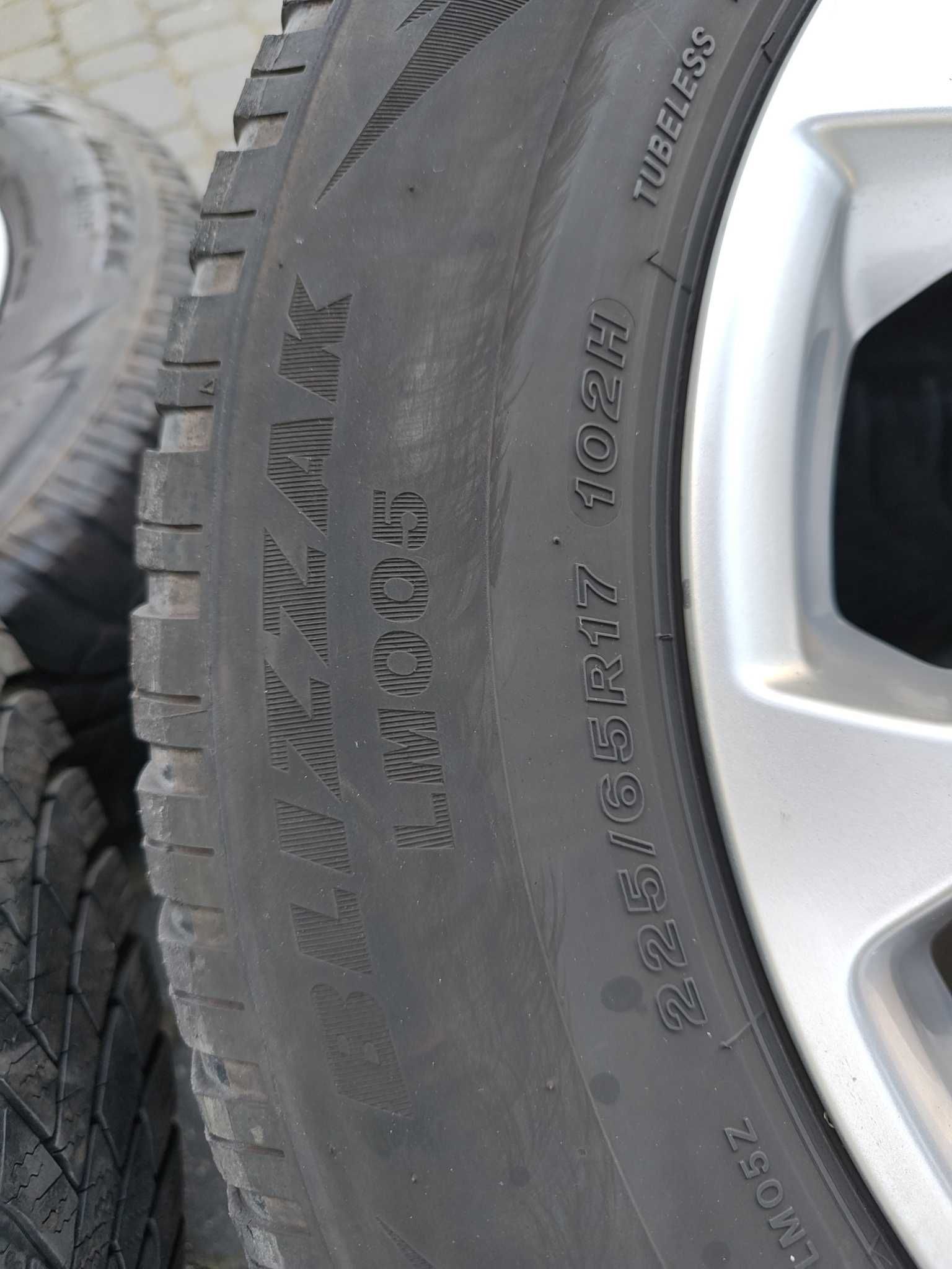 Felgi aluminiowe 17" Ford oryginał plus opony zimowe Bridgestone