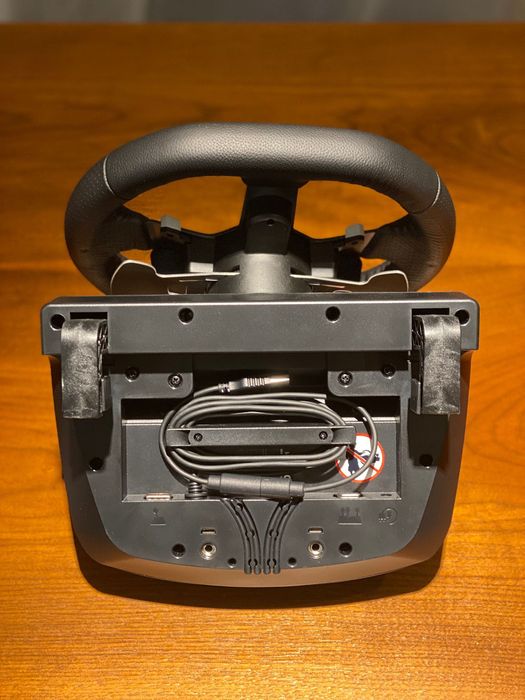 Zestaw kierownicy Logitech G920 - stan jak fabryczny.