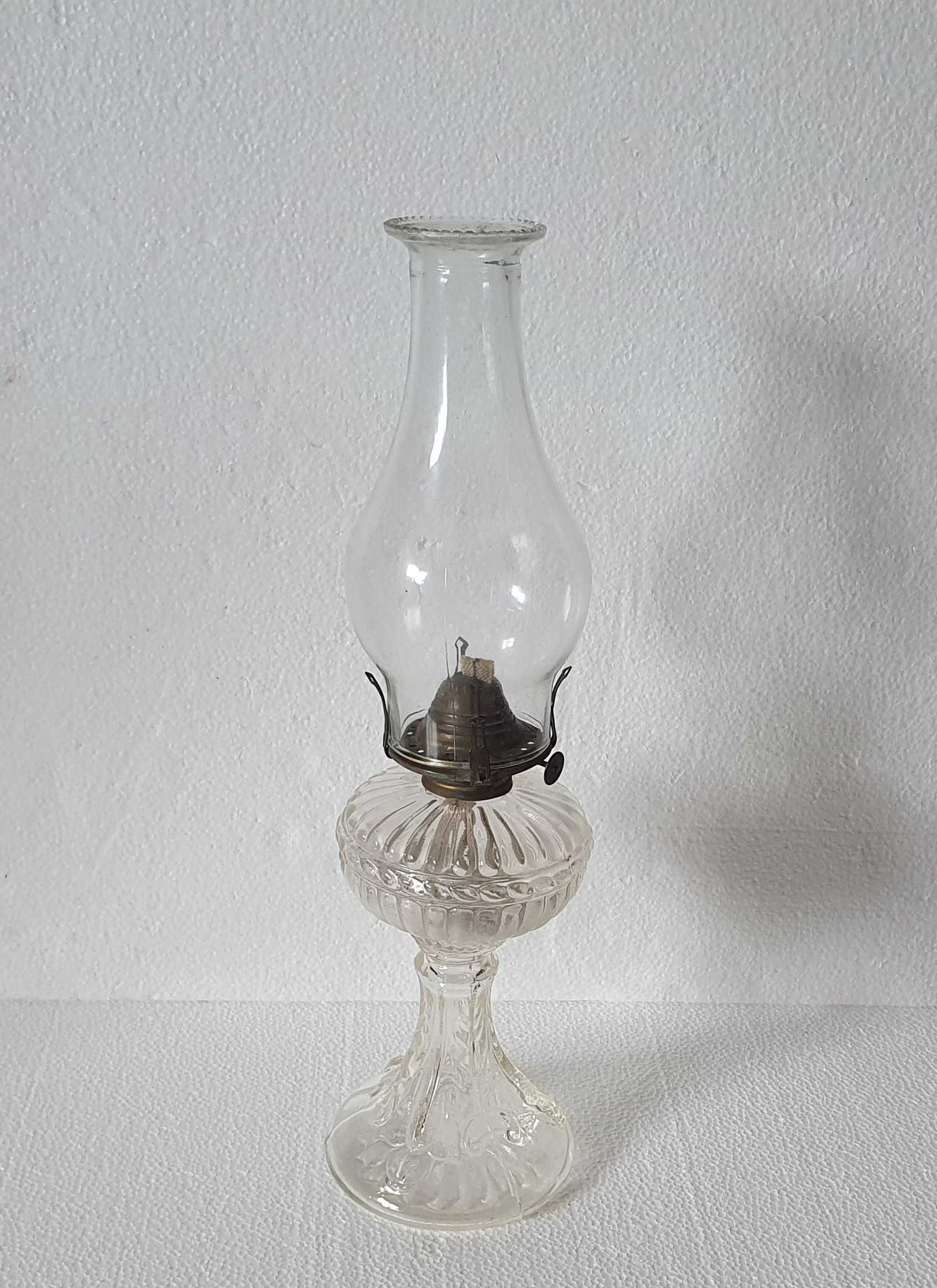 Candeeiro português a petróleo, em vidro - vintage