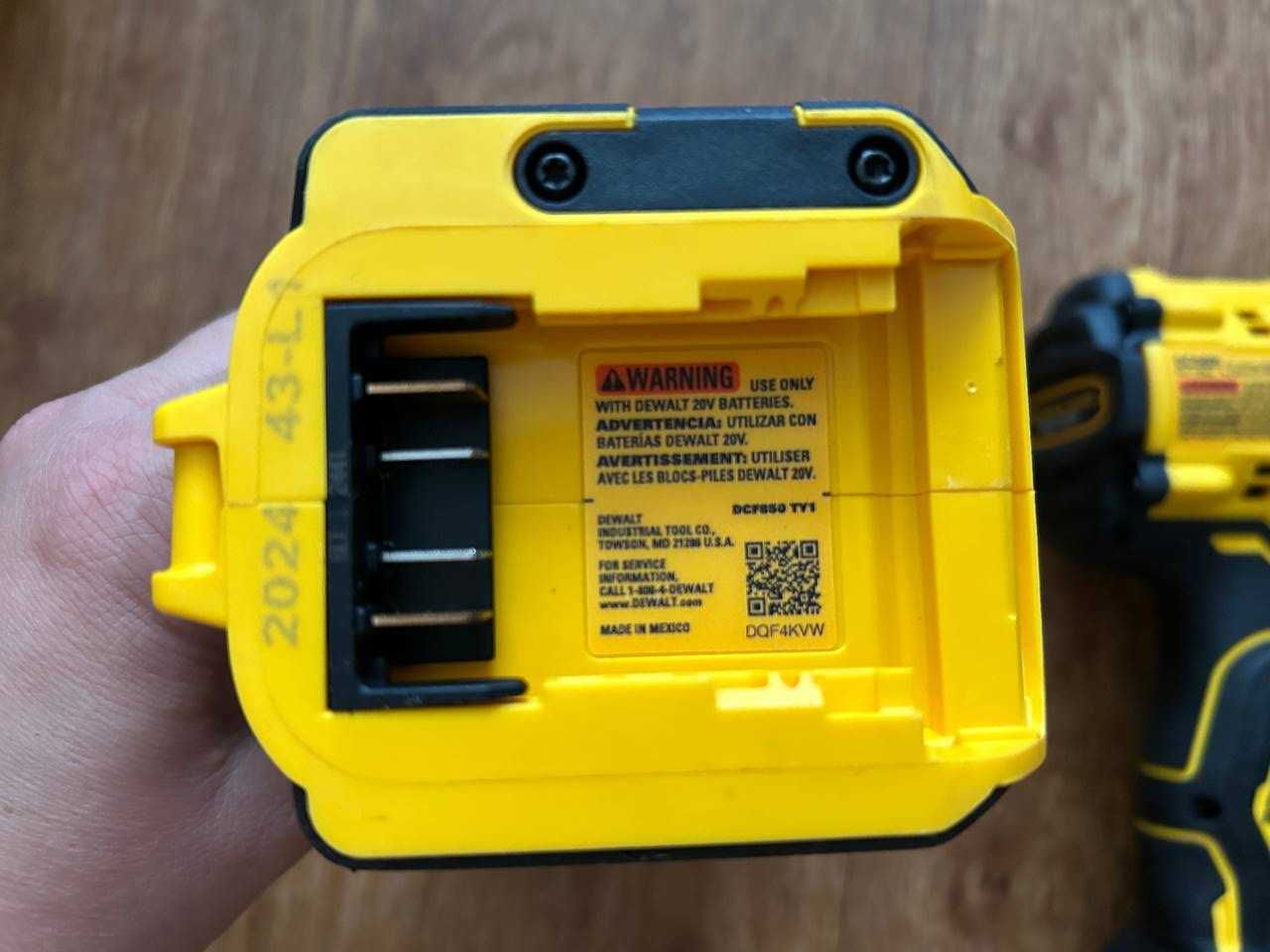 Набор бесщеточных шуруповертов Dewalt DCK2050M2 20V