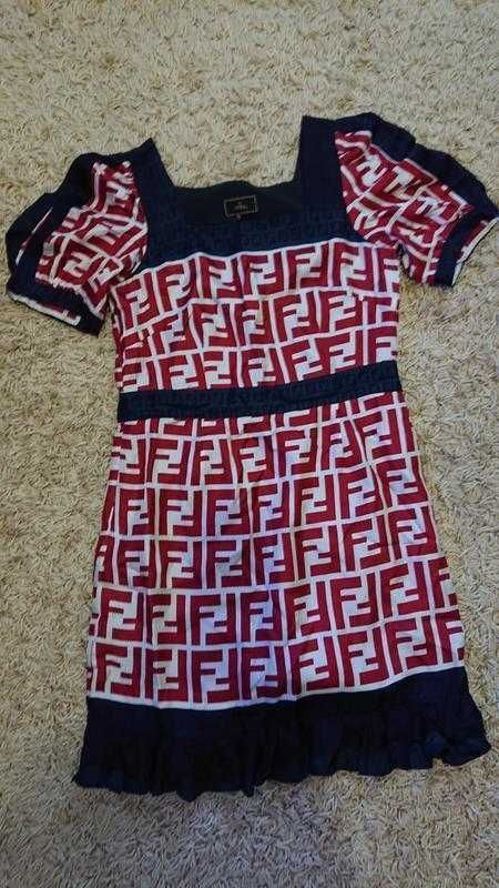 Красивое шелковое платье fendi р. S/Xs