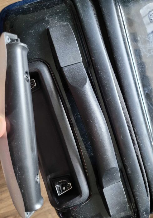 Bugatti twarda walizka podróżna 51x35x23cm czarna na 4 kółkach 41-50l