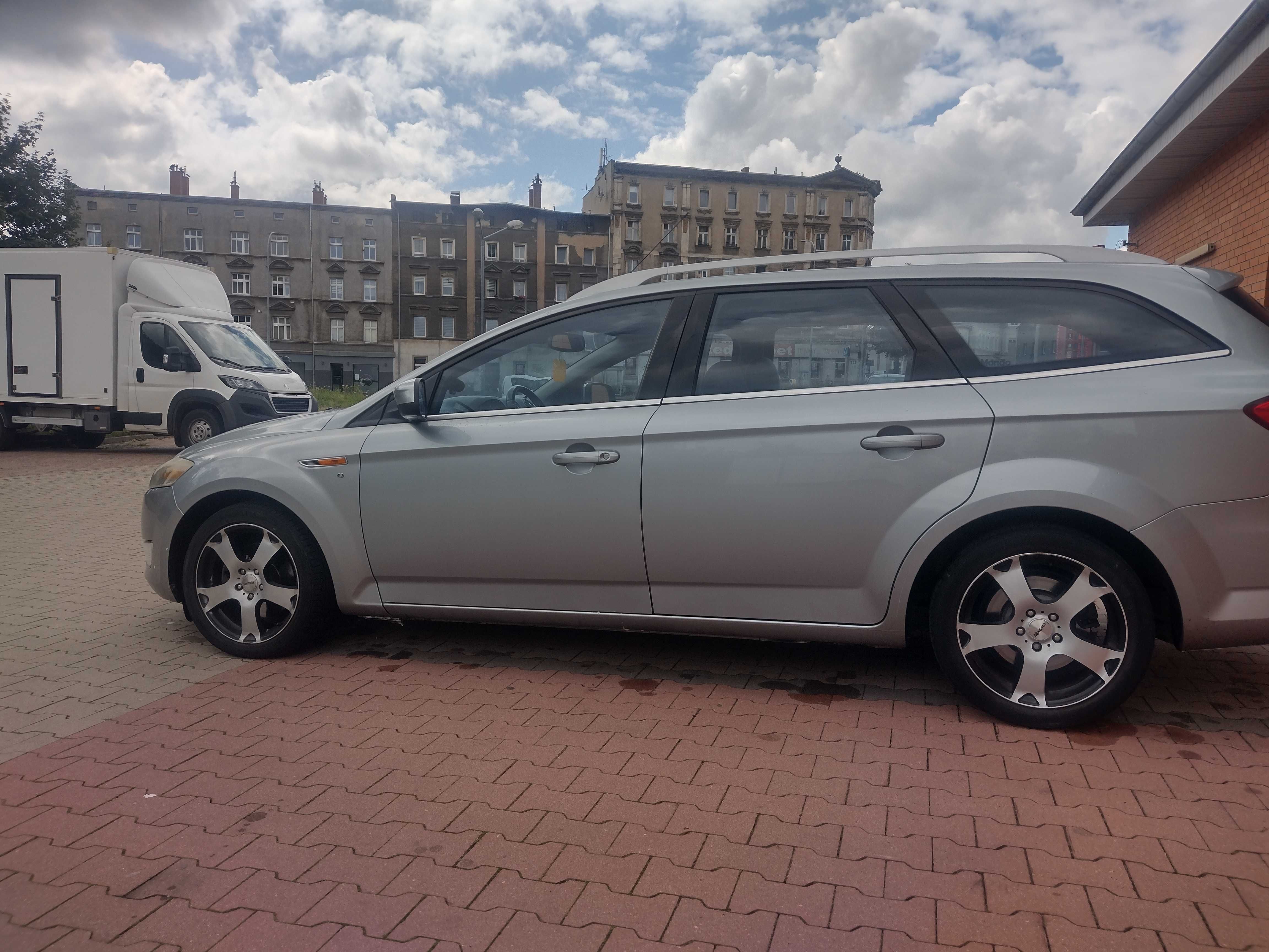 Ładny ford mondeo