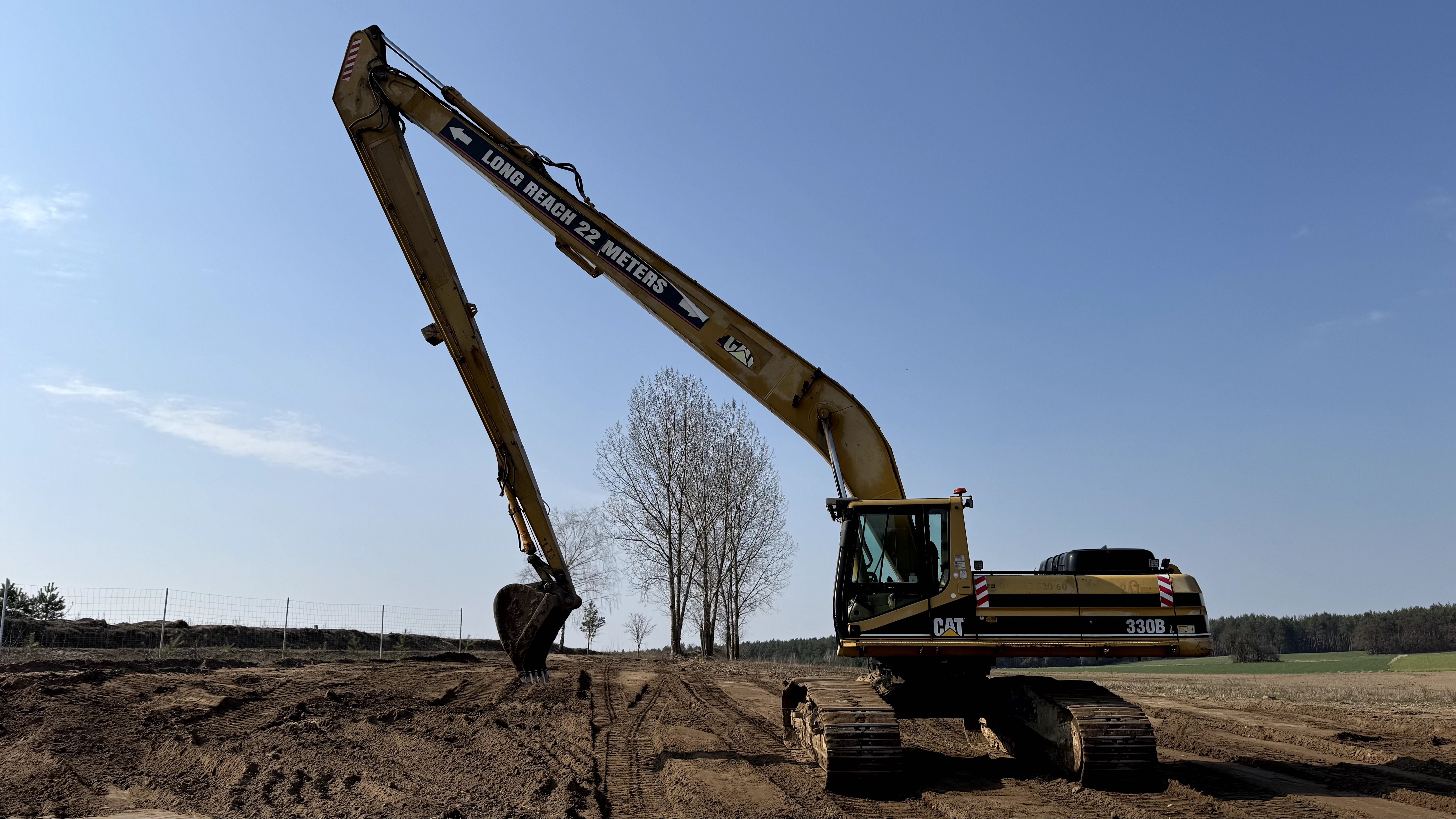 Kopanie i odmulanie stawów, dlugie ramie 18,5m Long Reach cieżki teren