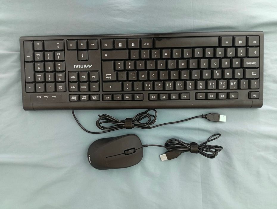 Steam deck com periféricos e accesorios.