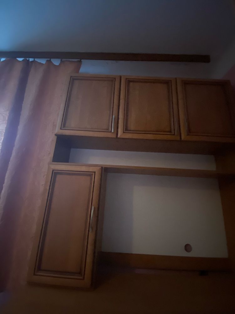 Pólka na telewizor z winklem