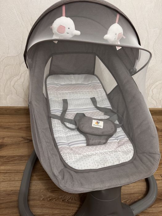 Заколисуючий центр батарейки/шнур