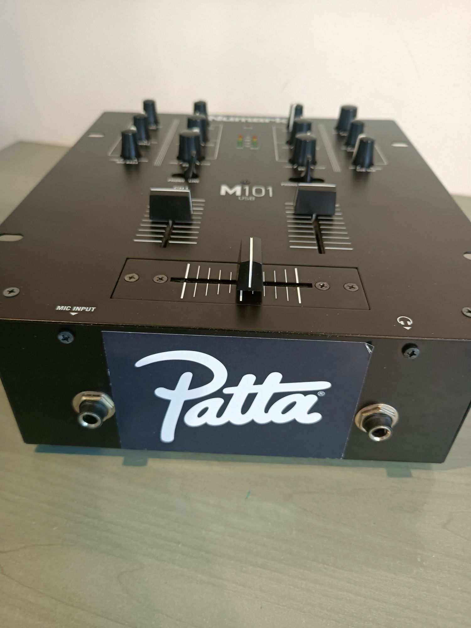 Numark 101 2 kanałowy mikser dla DJ -a
