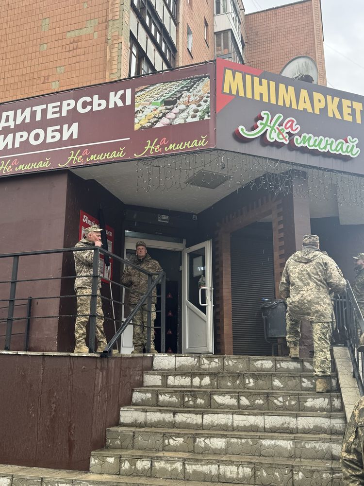 Діючий продуктовий магазин.