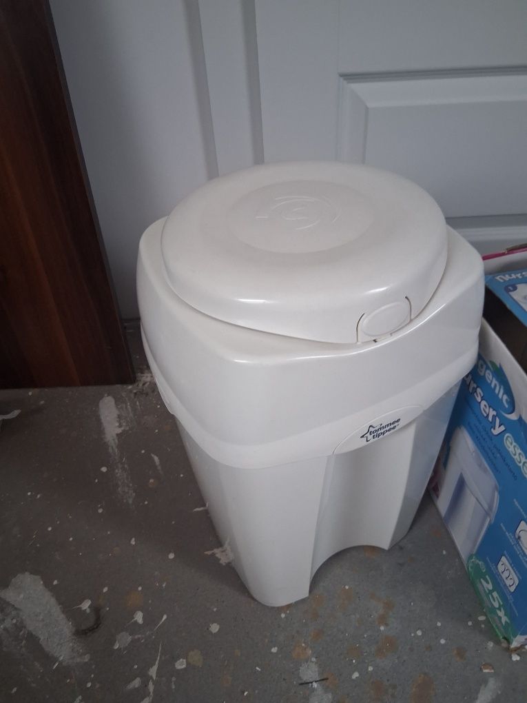 Tommee Tippee Pojemnik Kosz Na Zużyte Pieluchy Sangenic Nursery Essent