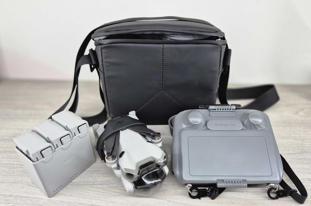 DJI Mini 4 Pro Fly More Combo RC 2  DJI Care Stan Idealny