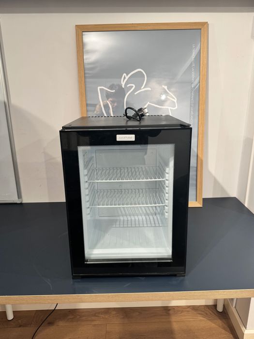 Mini lodówka crzarna