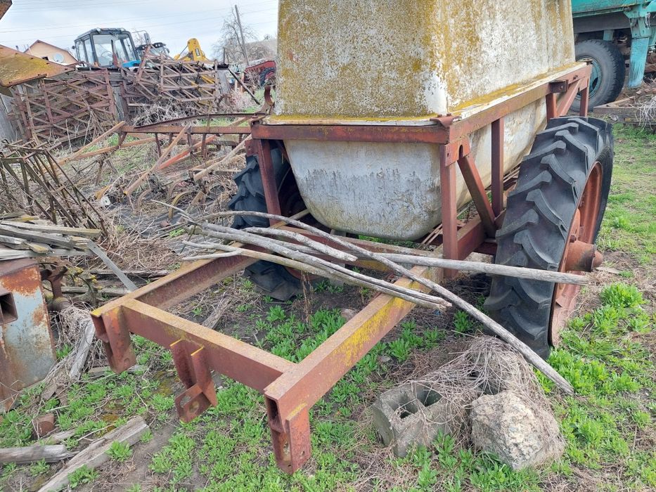 Бочка з оприскувача ціла не використовувалась