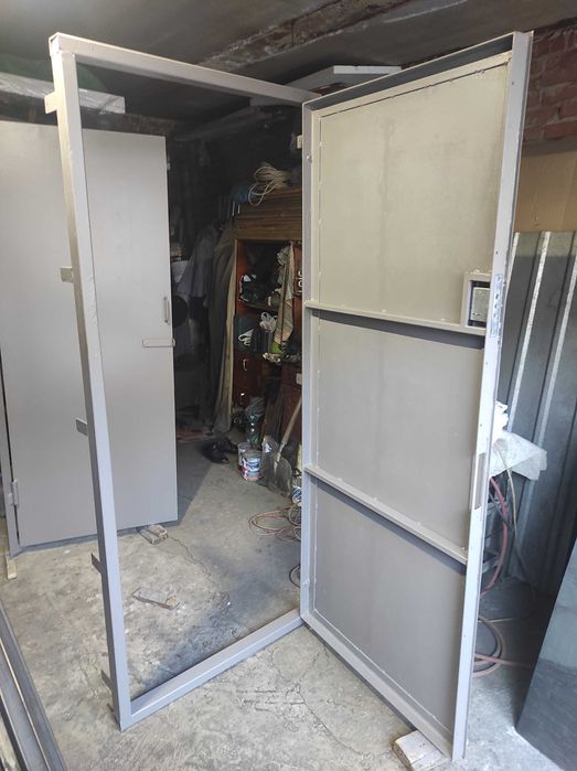 Двері металеві 200*70 НОВІ вхідні з рамою з кутника можна під замовлен