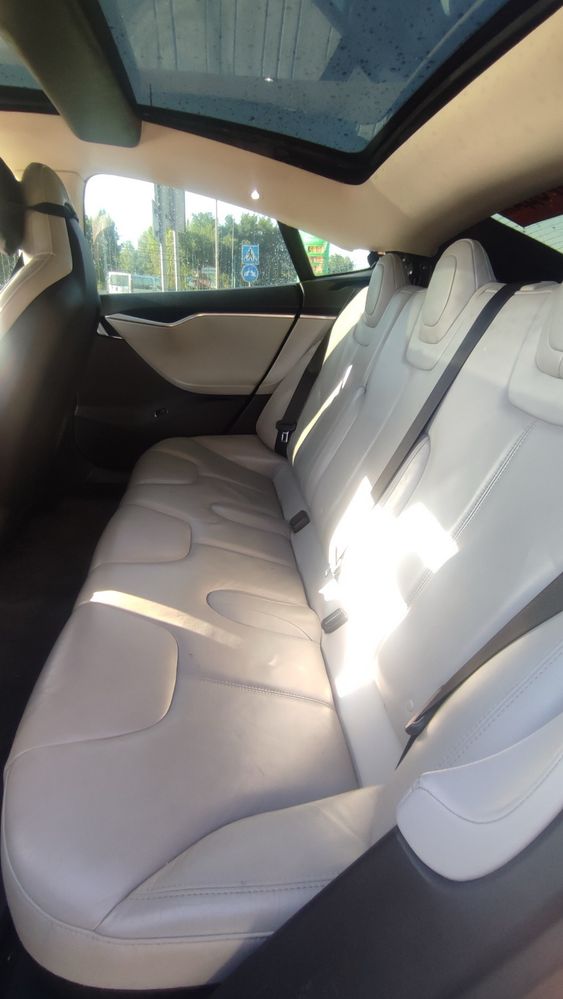 Tesla model S P85D 2014