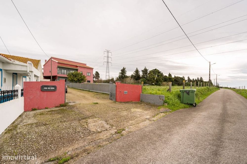 Propriedade com Duas Moradias e Terreno