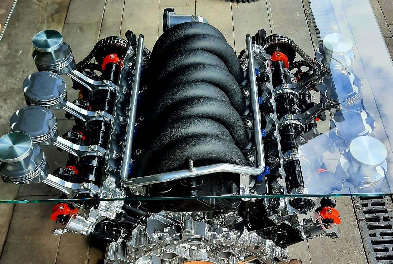 Stolik z silnika Porsche V8 Turbo 480 KM Stolik V8