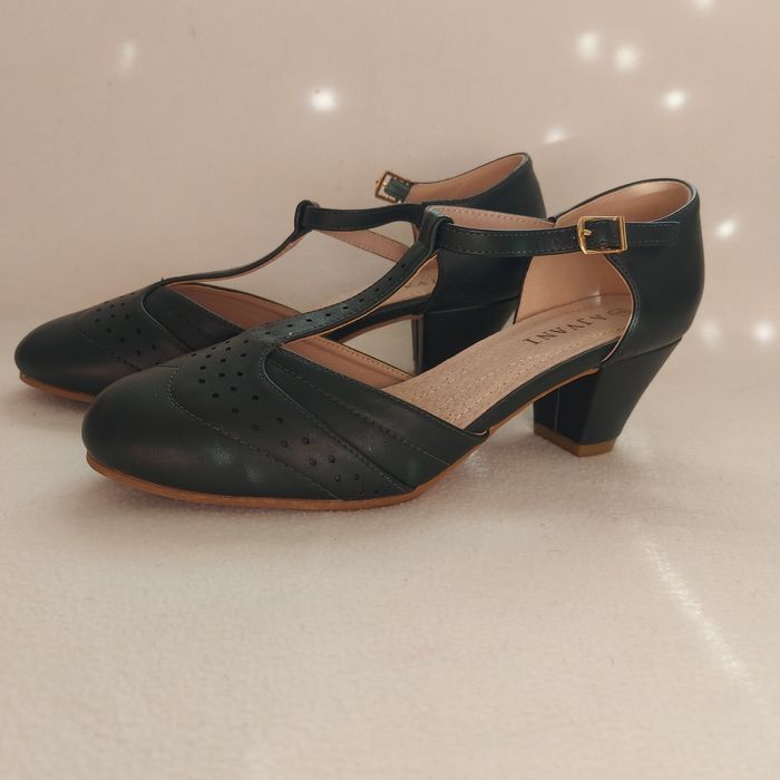 Zapinane czułenka Ajvani