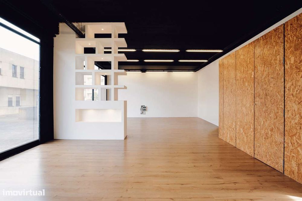 Loja / Escritório no Candal, 90 m² Open Space Remodelado