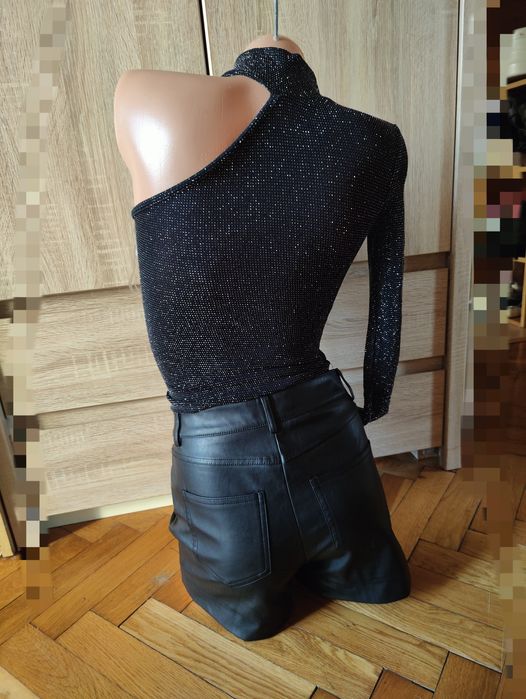 Top na jedno ramię XS-M.