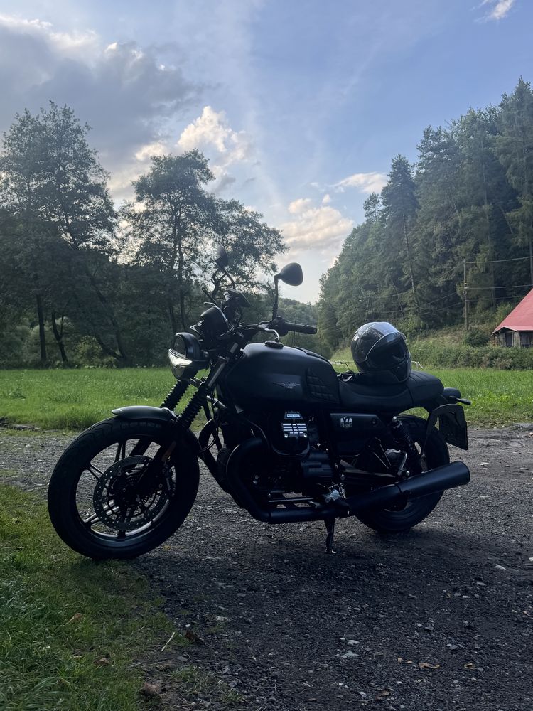 Moto Guzzi v7 STONE black matt 7500 przebieg z NIEMIEC
