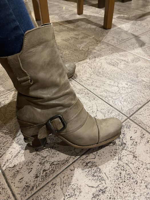 Botim Salsa estilo militar