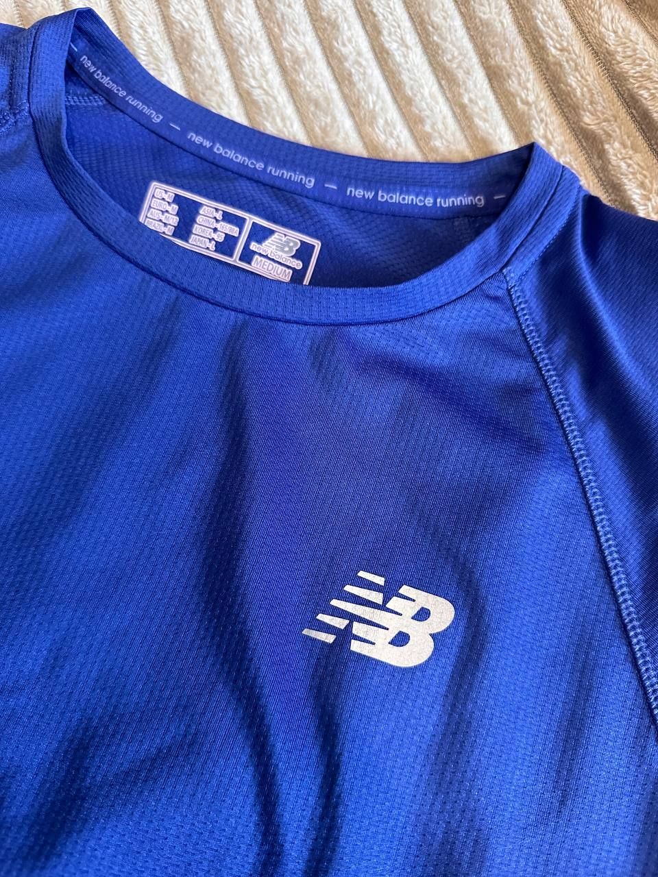 Жіноча футболка nb р. M