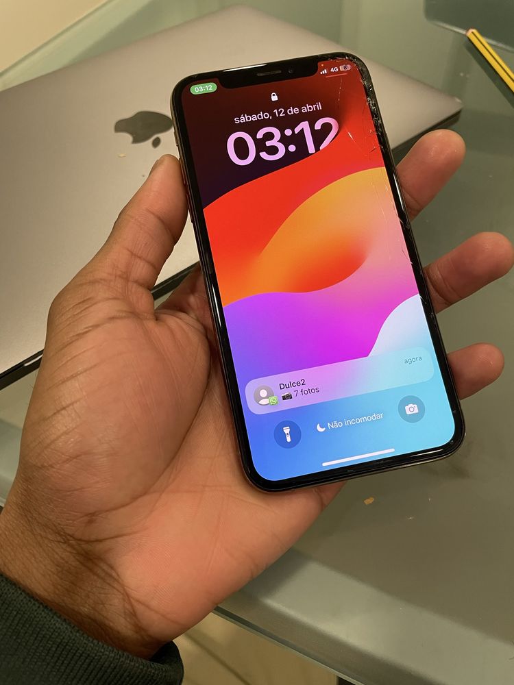 Iphone xs com racha na tela de frente
