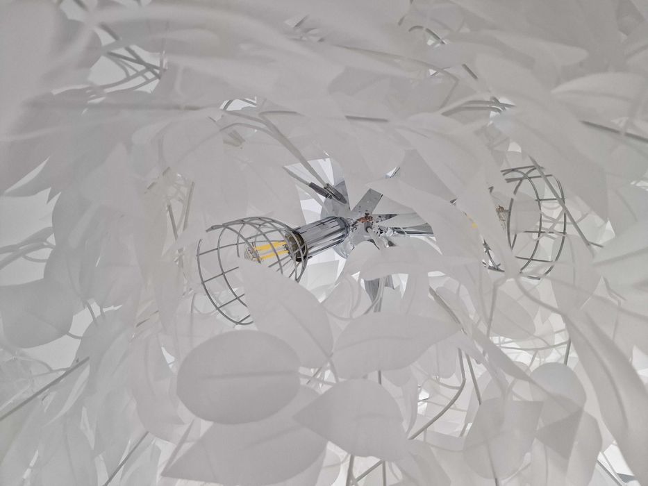 Lampa sufitowa żyrandol biała wisząca liście + żarówki GRATIS