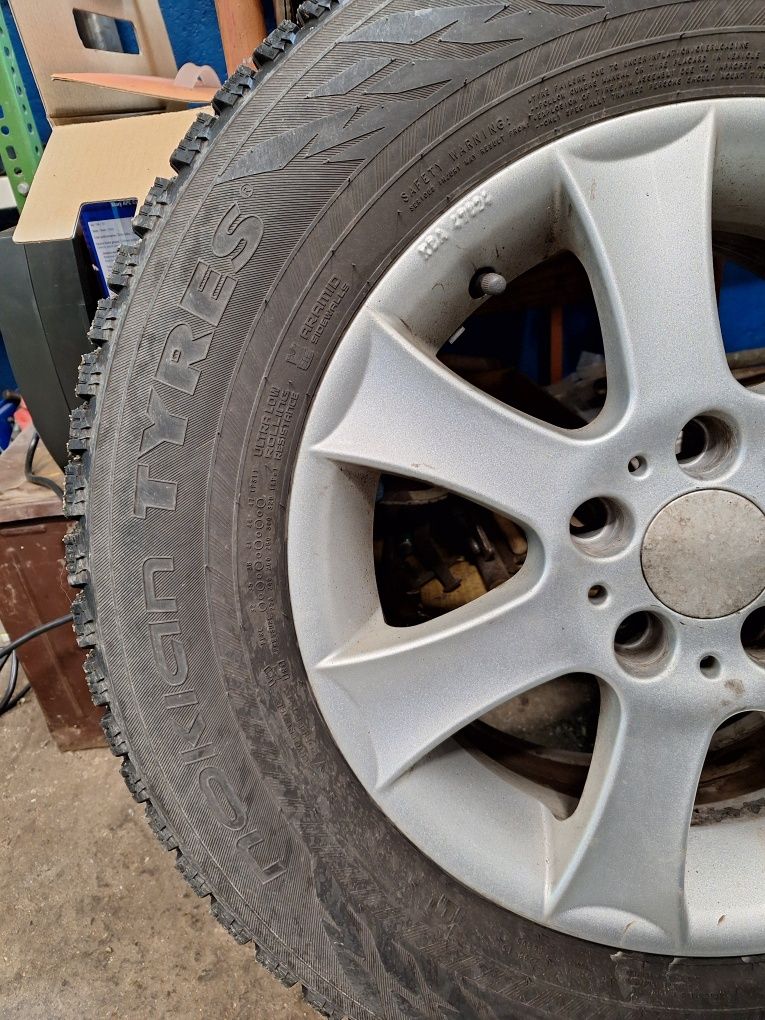 Koła kia sportage 3 et40 5x114,3 Nokian 215/70r16