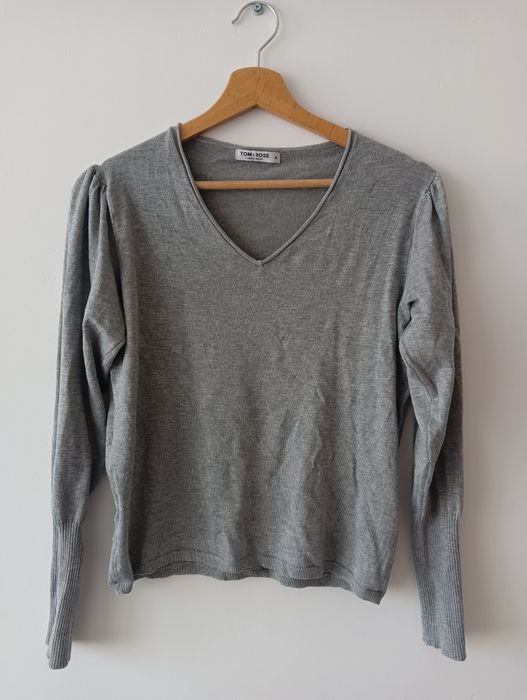 Szary sweterek T&R
