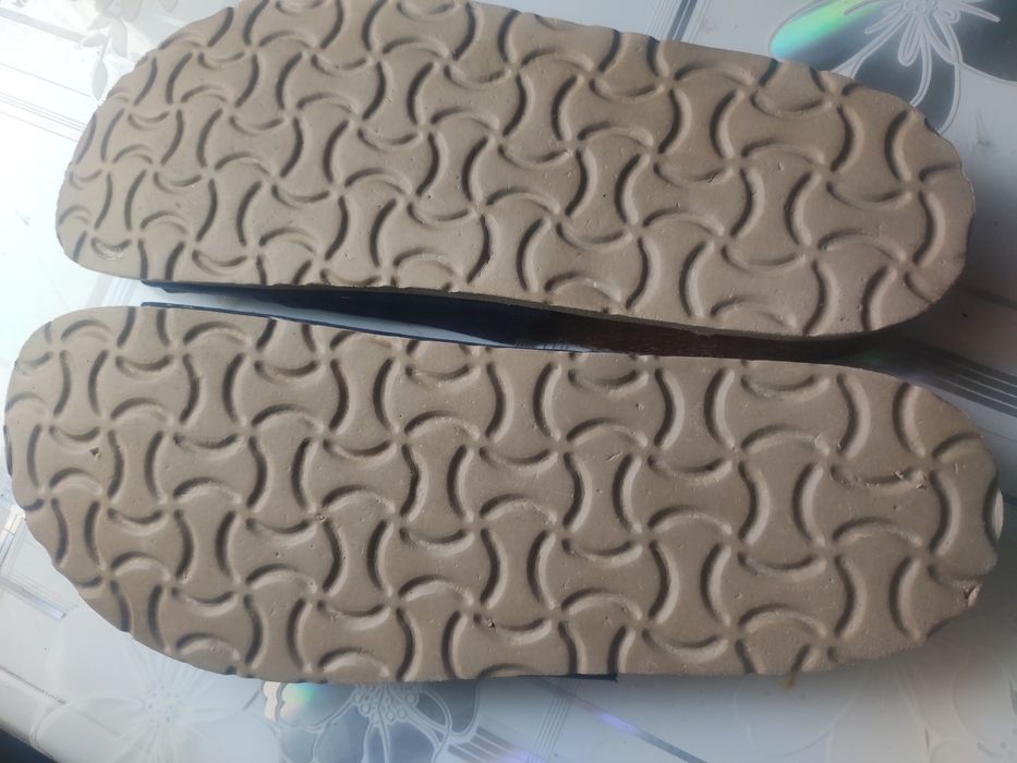 Шльопанці на корковій підошві