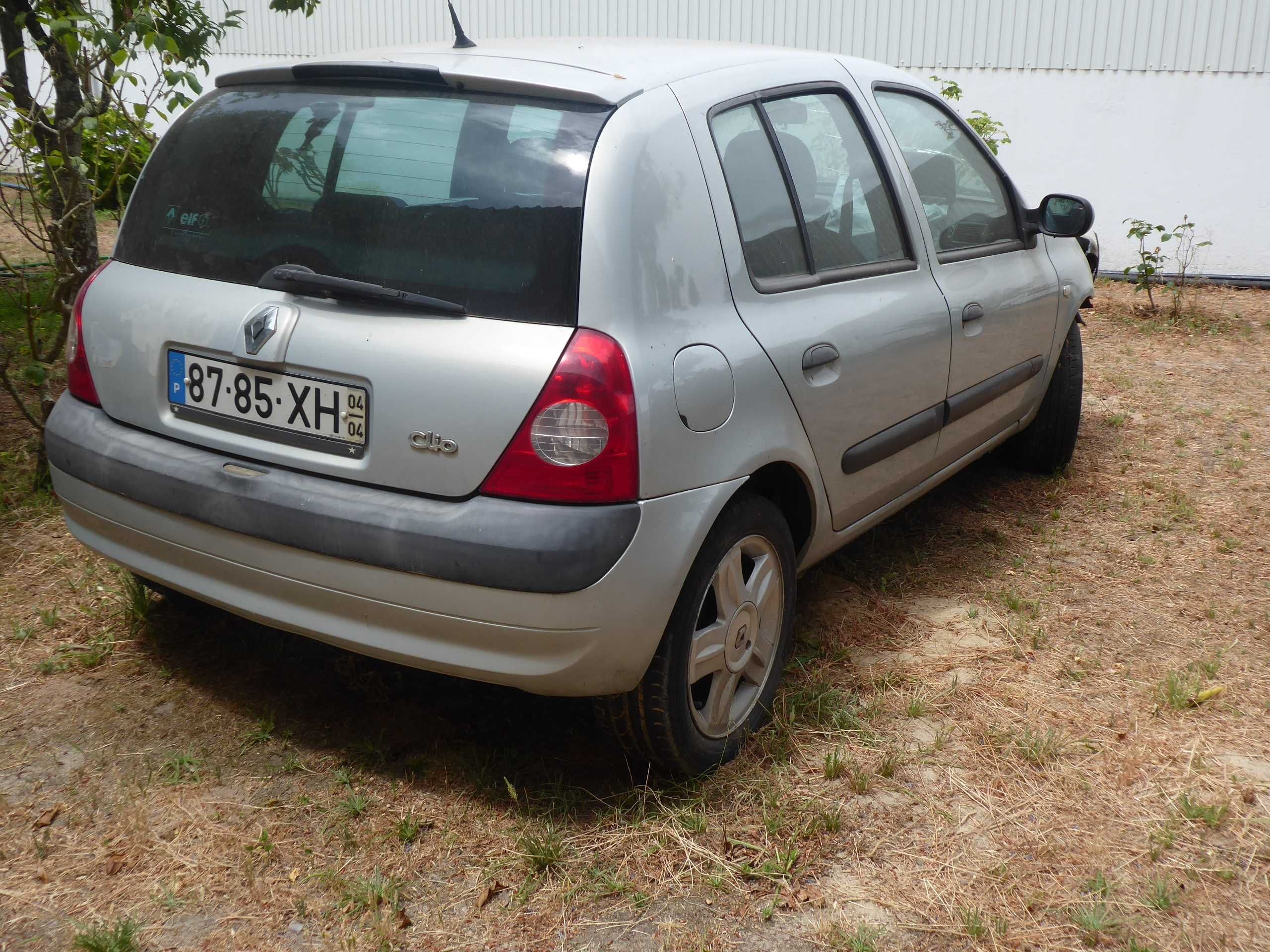 Renault Clio sinistrado