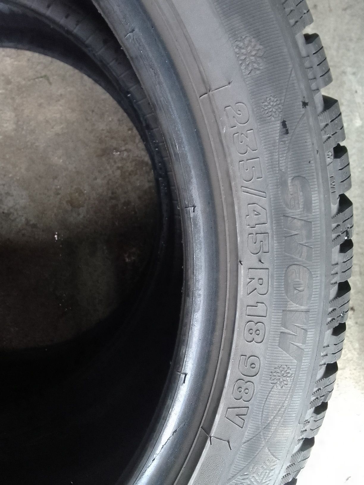 2 Opony zimowe 235/45r18 KORMORAN 2021r 7mm
