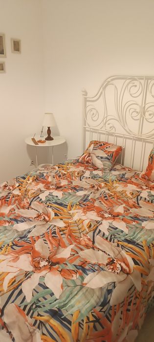 Conjunto de cama mais mesinhas de cabeceira