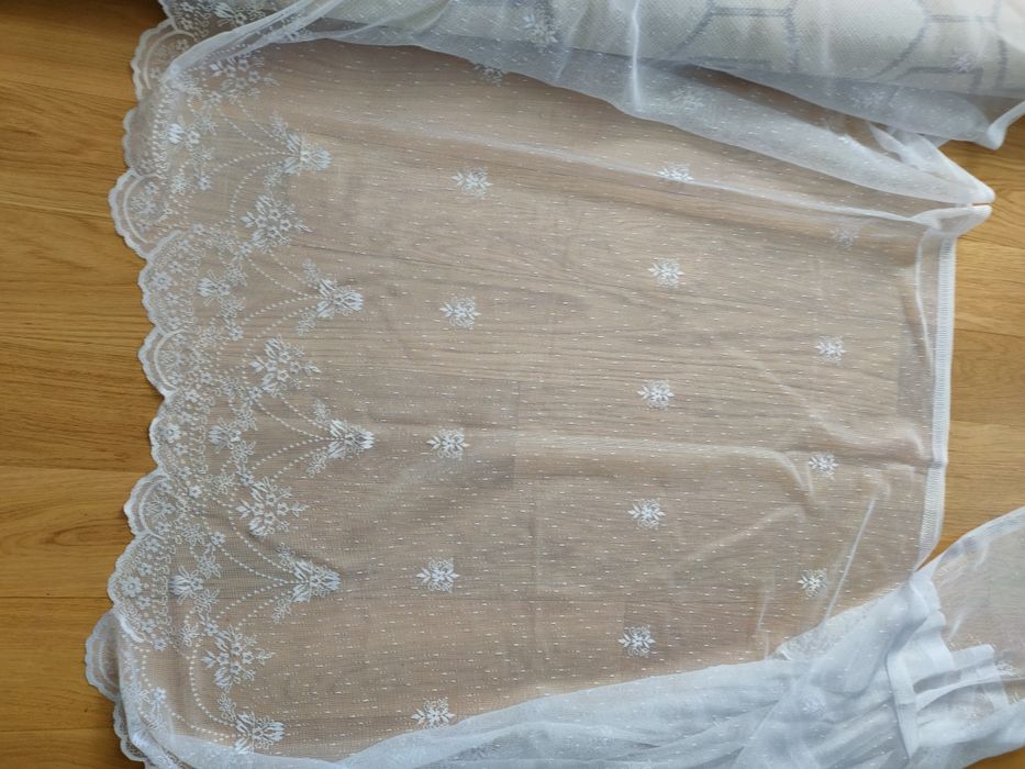 Biała  gotowa firanka