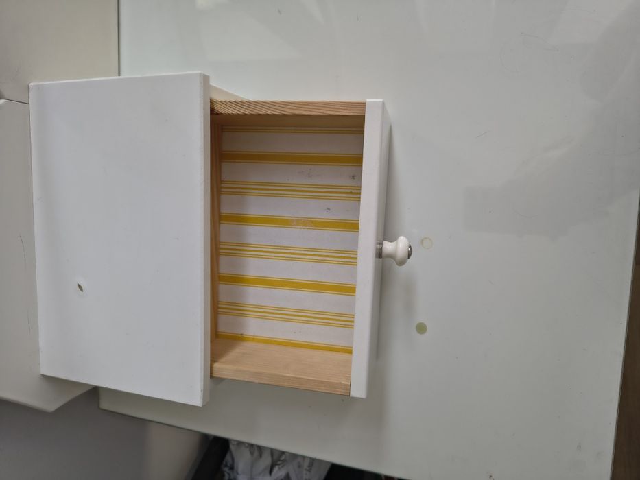 Biała toaletka Hemnes