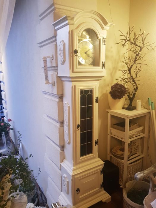 Zegar szafkowy stojący biały