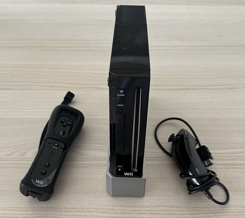 Wii preta com caixa comando e acessórios