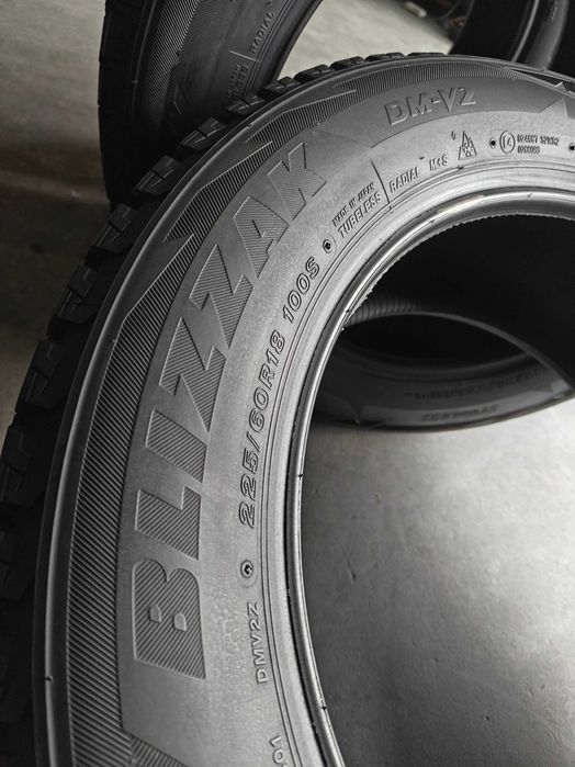 R18 225 60 шини зимові Bridgestone Blizzak DM-V2 японські липучки