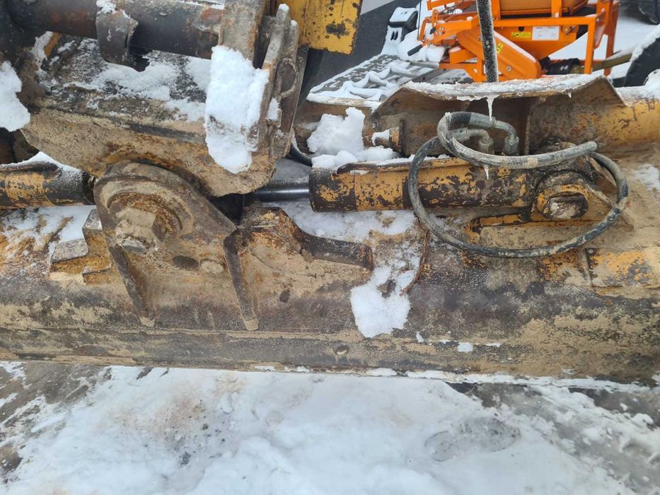 Łyżki  do koparki Hitachi oryginalne.