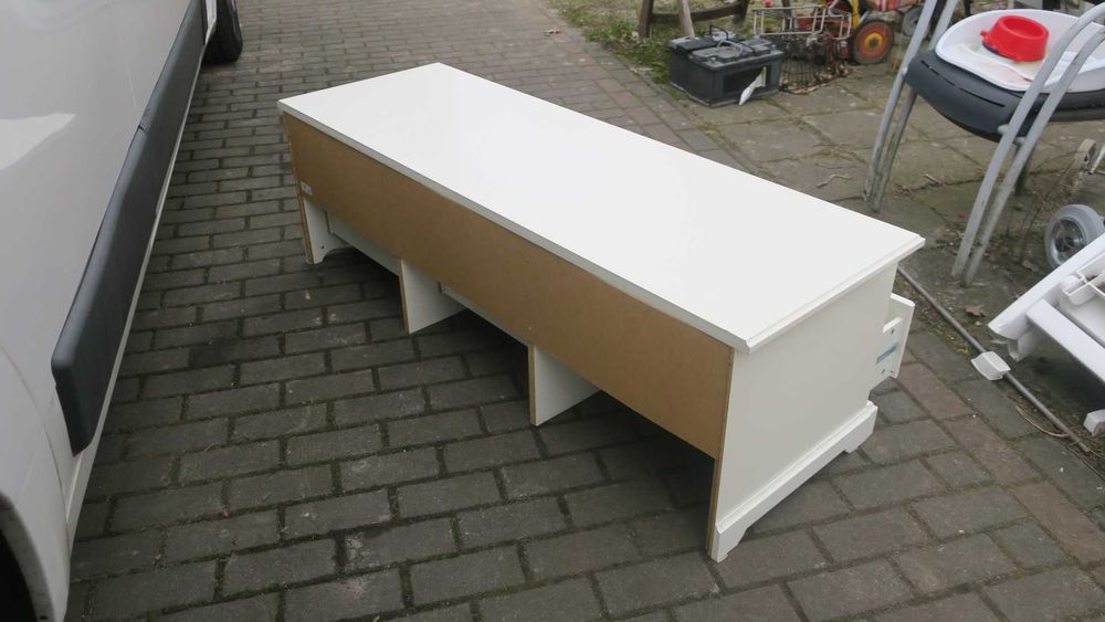 Długa komoda biała RTV