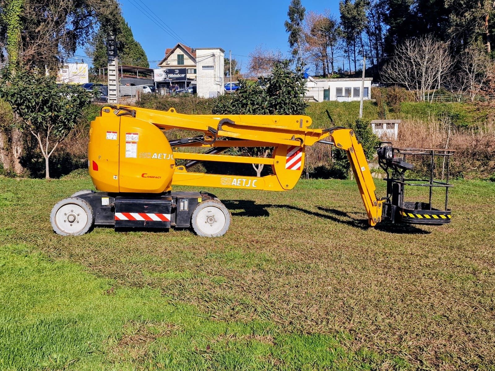 Plataforma elevatória Manitou elétrica