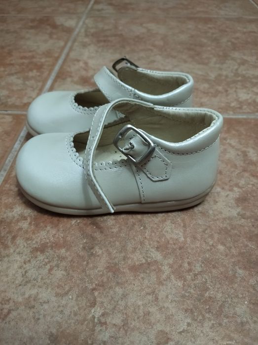 Sapatos da marca Mania do Pé tamanho 20