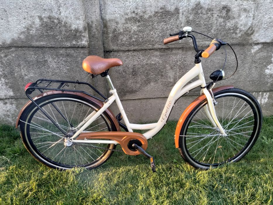 Rower miejski Goetze kremowy + koszyk wiklinowy