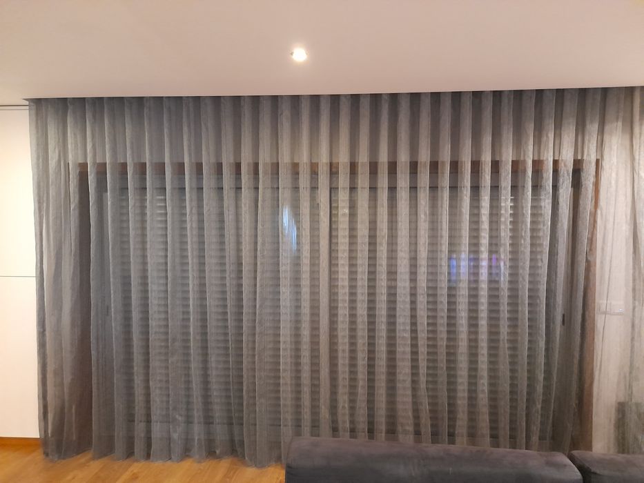 Cortina de organza em muito bom estado