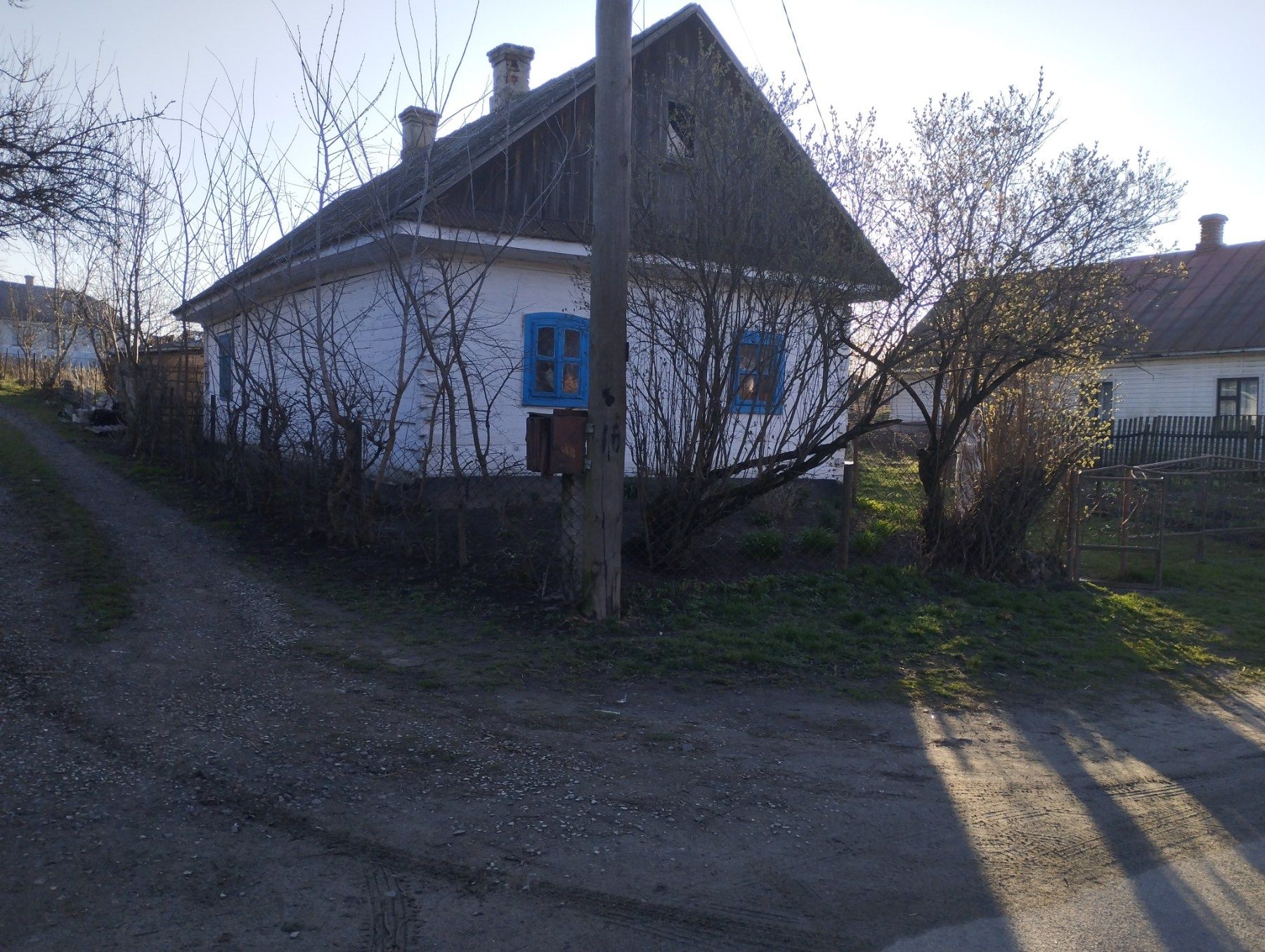 Будинок з земельною ділянкою